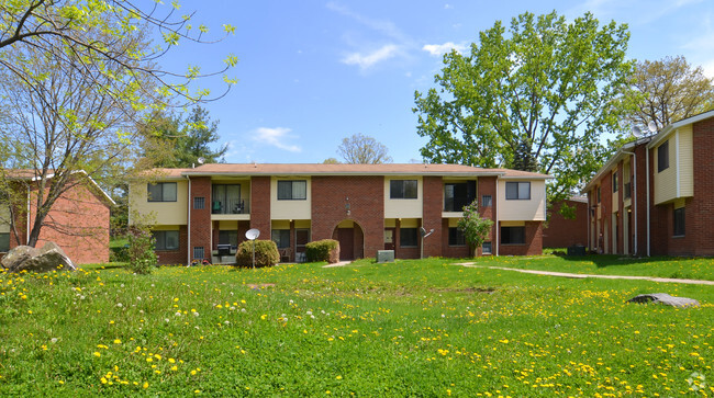 Building Photo - Oakbrook Manor