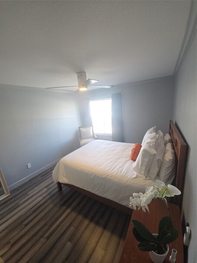 Building Photo - 2250 Bering Dr