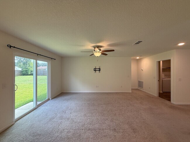 Foto del edificio - 3 Bedroom 2 Bath Home Located off 9 Mile R...