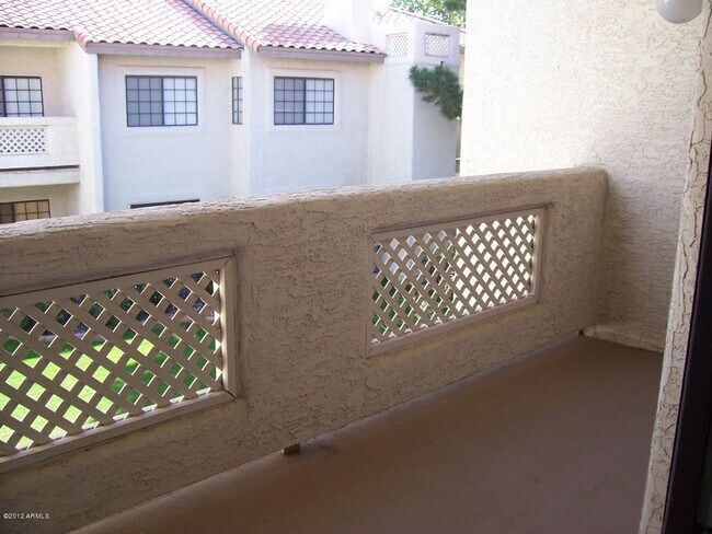 Building Photo - 930 N Mesa Dr