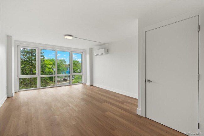 Foto del edificio - 10 Lyon Pl