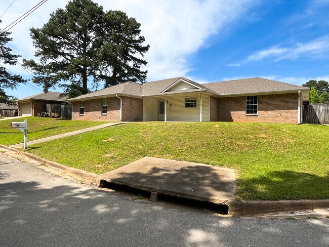 Building Photo - 500 W Sunnyside Dr