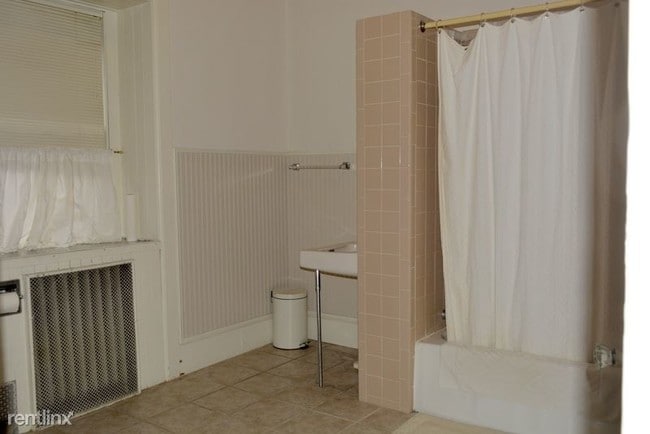 Foto del edificio - 1 br, 1 bath Apartment - 286 Benefit St