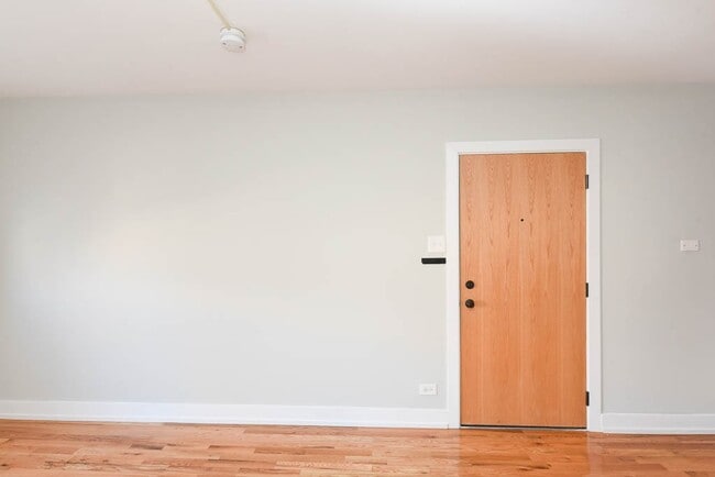 Building Photo - 555 W Arlington Pl