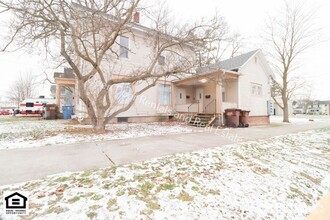 Building Photo - 1327 S Jackson St