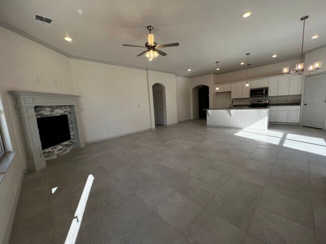 Building Photo - Gorgeous 3 Bedroom Home In Odessa, TX