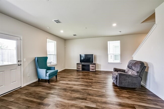 Building Photo - 11627 Braemar Village Dr