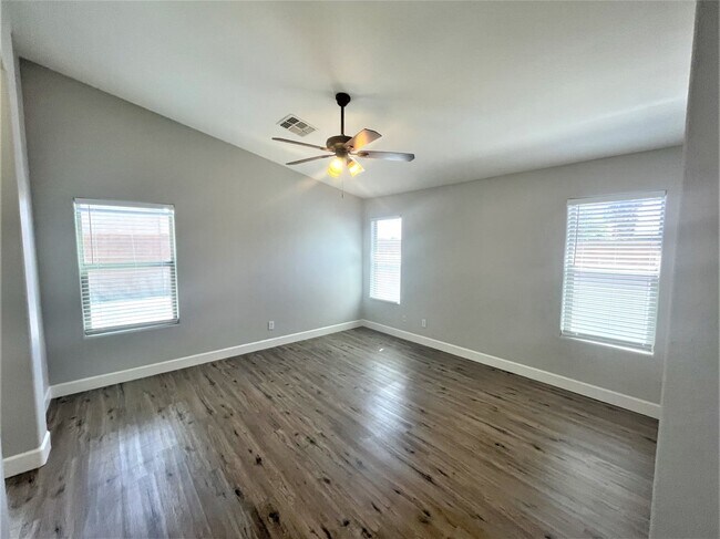 Building Photo - 15855 W Linden Street