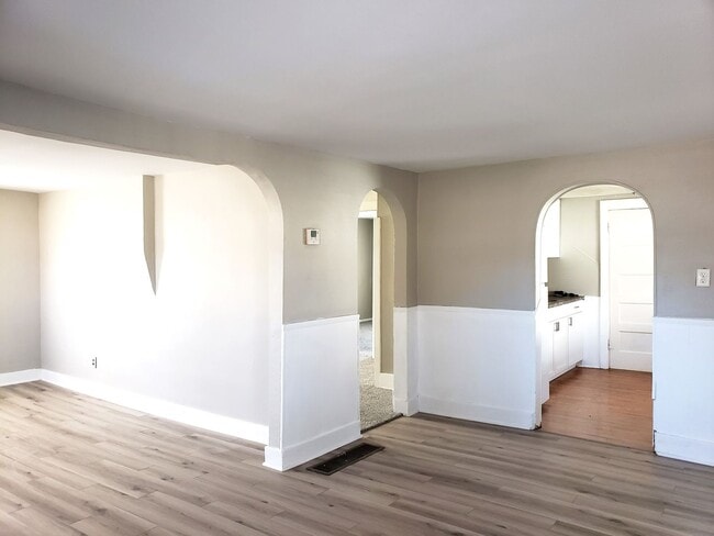 Building Photo - 1 or 2 bed/1 bath house for rent in Newton