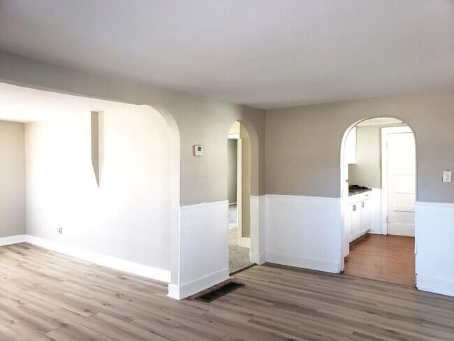 Foto del edificio - 1 or 2 bed/1 bath house for rent in Newton