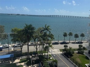 Building Photo - 1430 Brickell Bay Dr