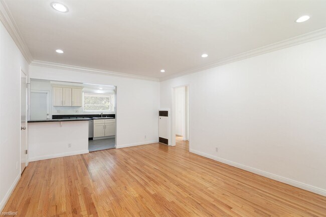 Building Photo - 2 br, 1 bath 4plex - 14619 Moorpark St 25