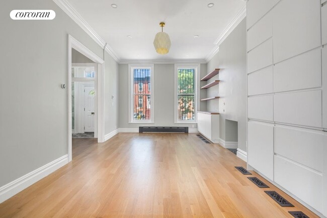 Building Photo - 294 Putnam Ave