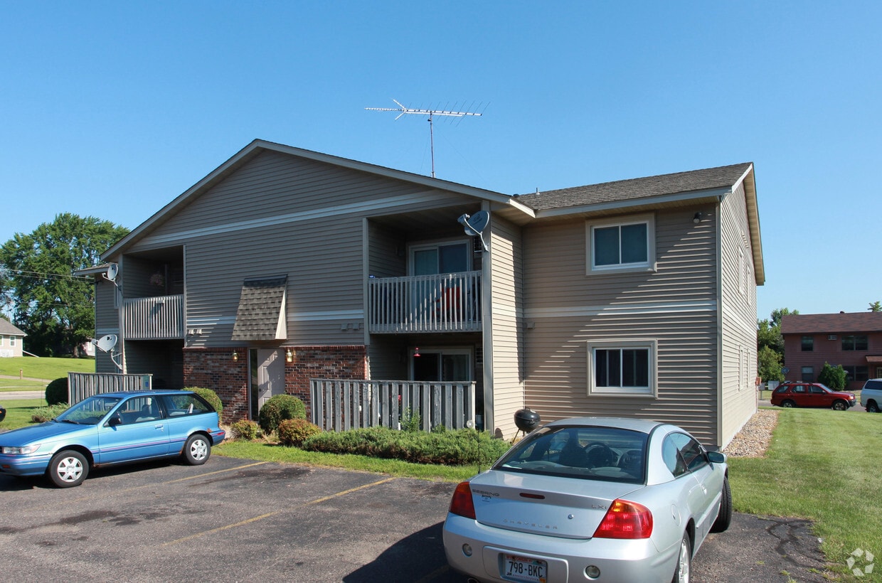 100 Sarah Ln, Somerset, WI 54025 Apartments in Somerset, WI