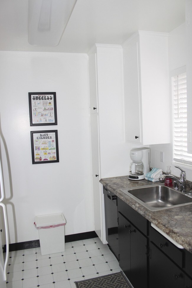 Foto del edificio - 734 Live Oak Ave