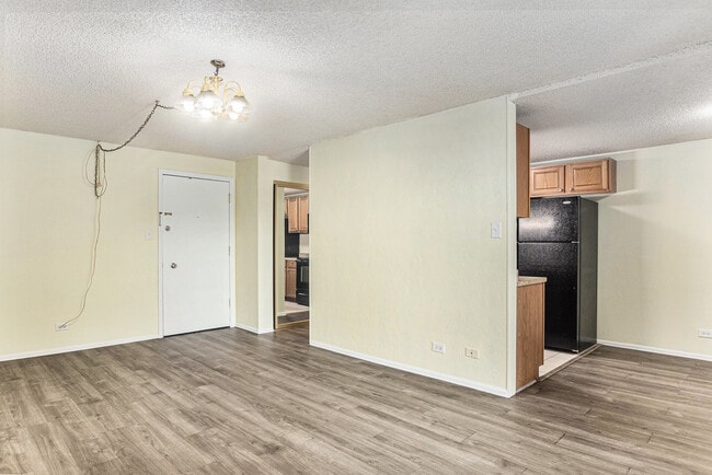 Building Photo - 2375 S Linden Ct