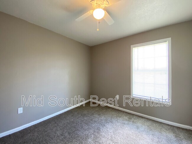 Building Photo - 509 Deerskin Dr