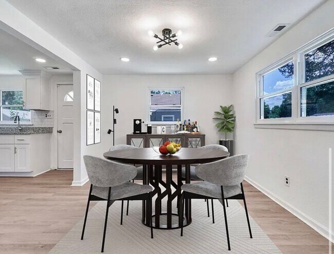 Foto del edificio - 2460 Hemlock St