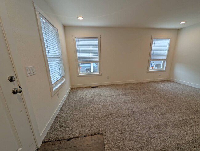 Foto del edificio - 400 Sulphur Bank Dr