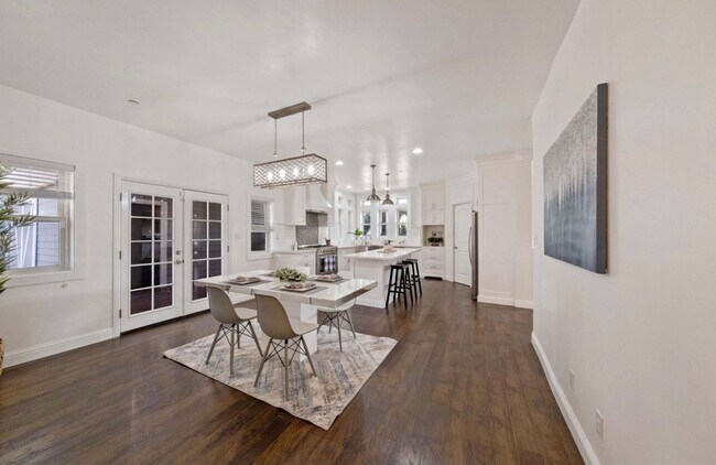 Foto del edificio - Spectacular 4BR/4BA! UNFURNISHED High End ...