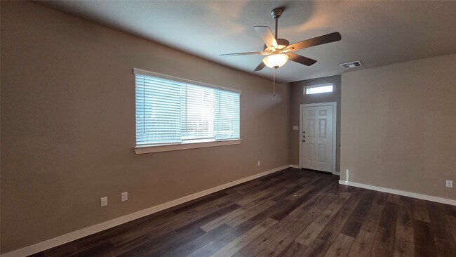 Foto del edificio - 9729 Grosbeak Ln