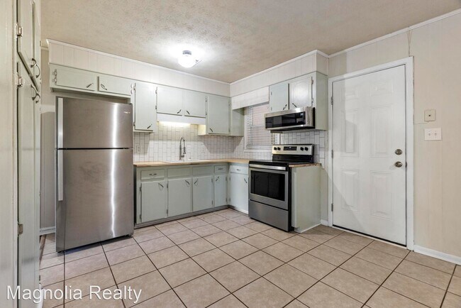 Foto del edificio - 4 br, 1.5 bath House - 1221 Frederick Rd
