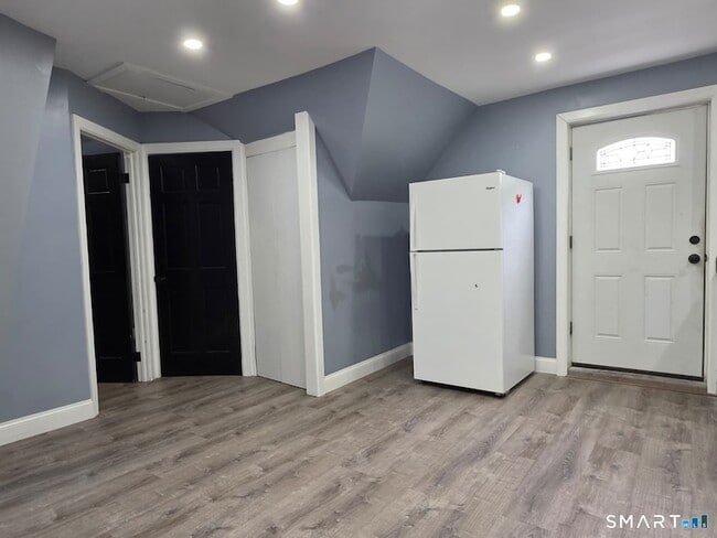 Building Photo - 979-981 Hancock Avenue Unit 3