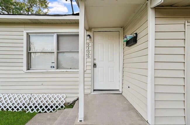 Foto del edificio - 9306 Chesterfield Dr