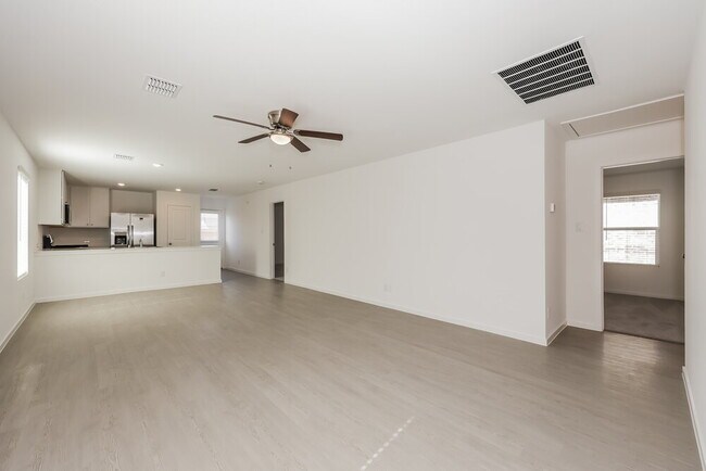 Foto del edificio - 1715 Crossbill St