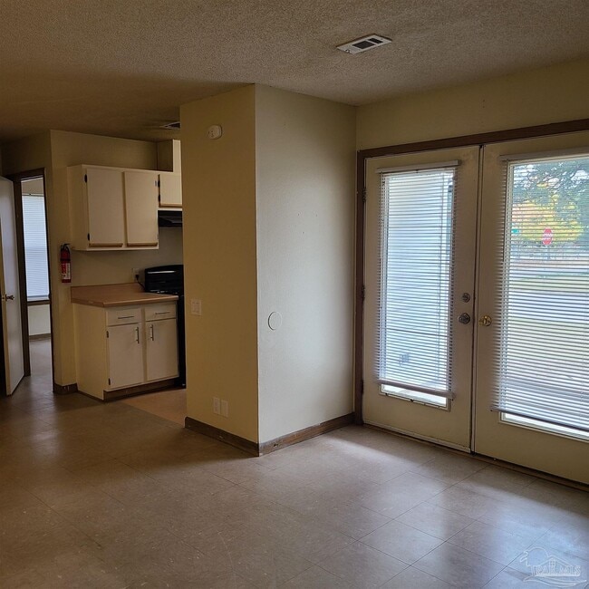 Building Photo - 1800 W Belmont St