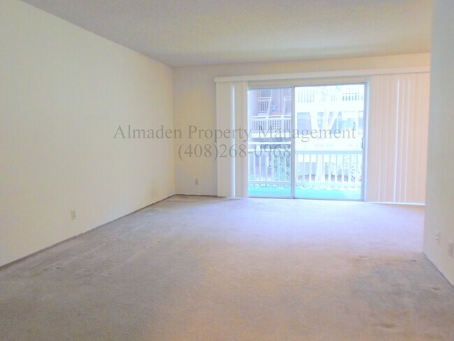 Foto del edificio - Condo in Great Location! Award Winning Schools!