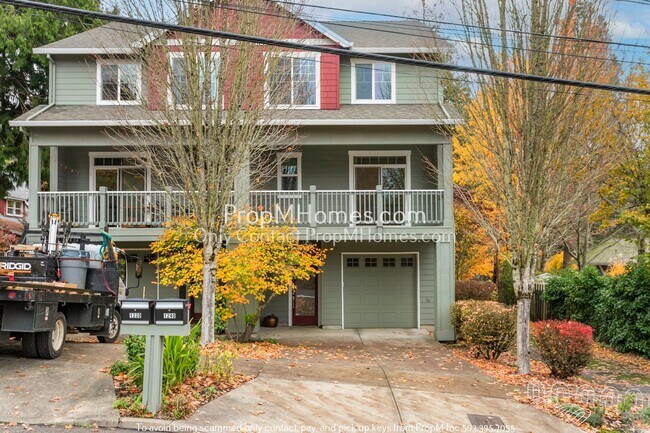 Building Photo - Enchanting 3-Bedroom Townhome in Hillsdale...