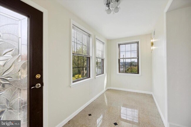 Foto del edificio - 150 Fairview Ave