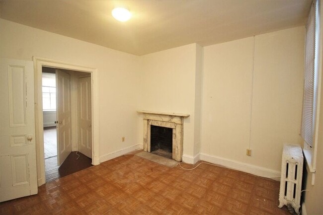 Building Photo - 12 E Read St