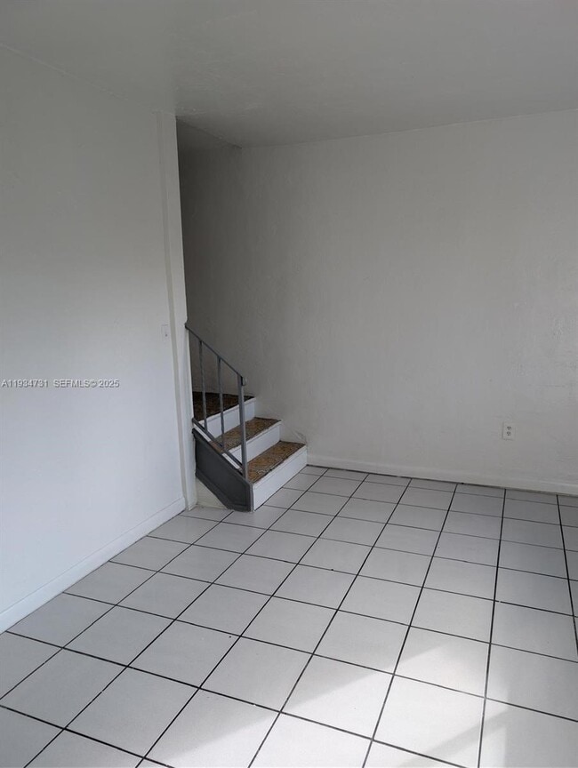 Building Photo - 888 SW 6th St