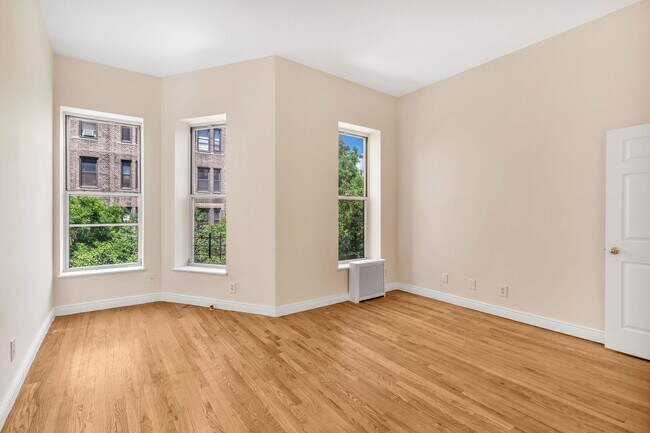 Building Photo - 228 W 82nd St