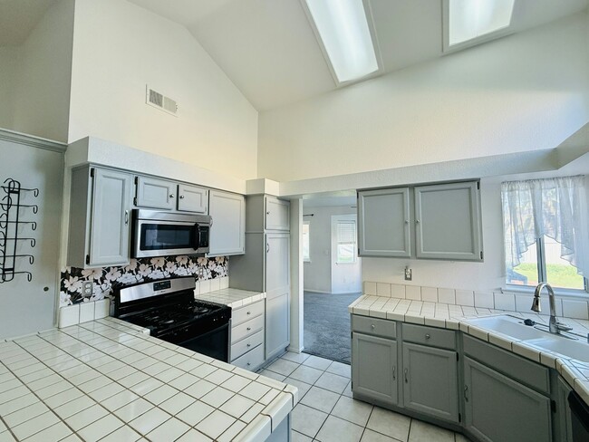 Building Photo - 1637 Trinity Way