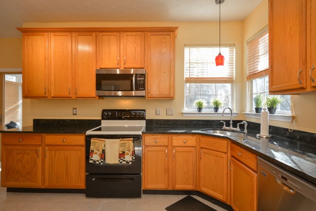 Foto del edificio - 8805 Sumner Grove Dr