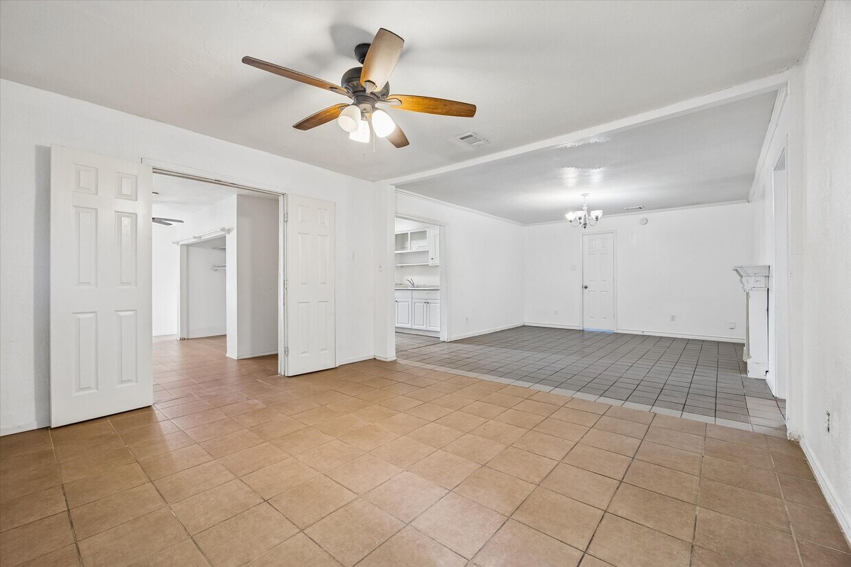 Foto del edificio - 7119 Long Point Rd