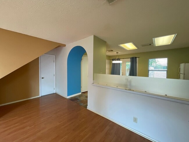Building Photo - 7926 Ruby Meadow