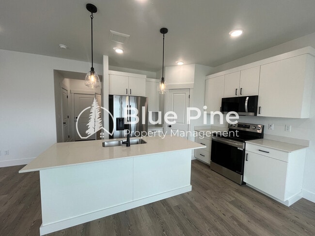 Building Photo - 1195 E Jaylee Dr