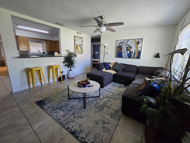 Foto del edificio - 1430 Parkview Ln