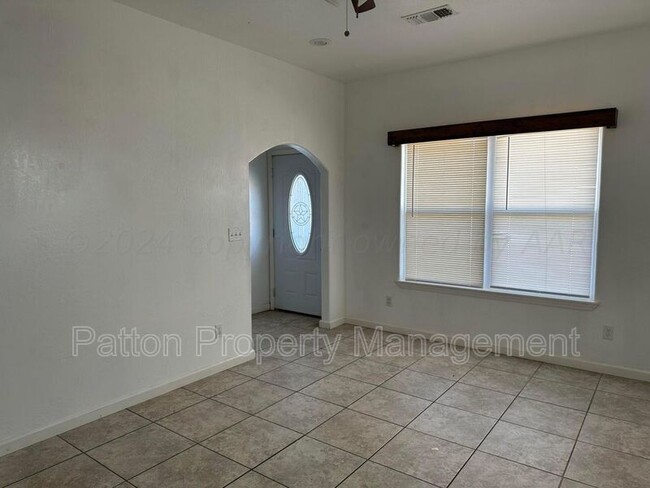 Building Photo - 746 N Williams St