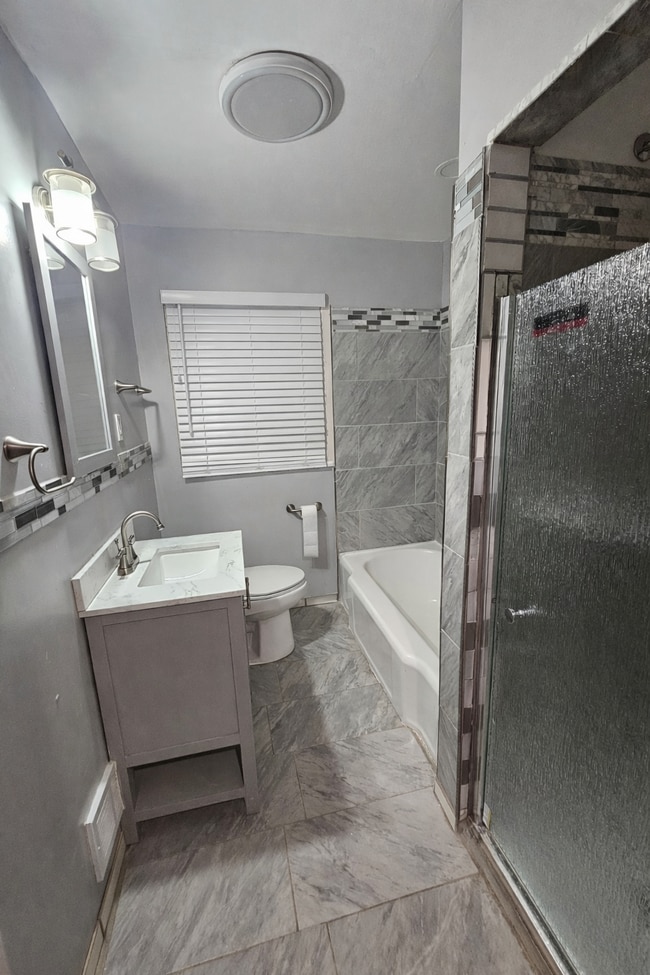 Building Photo - Fairmount