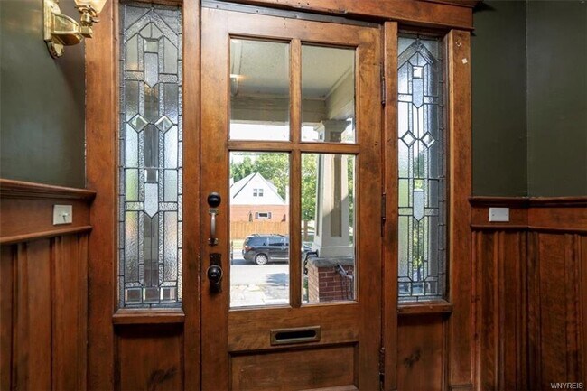 Foto del edificio - 825 Forest Ave