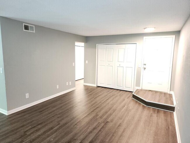 Foto del edificio - 233 Seasons Pkwy