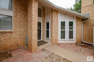 Building Photo - 3905 Driftwood Dr