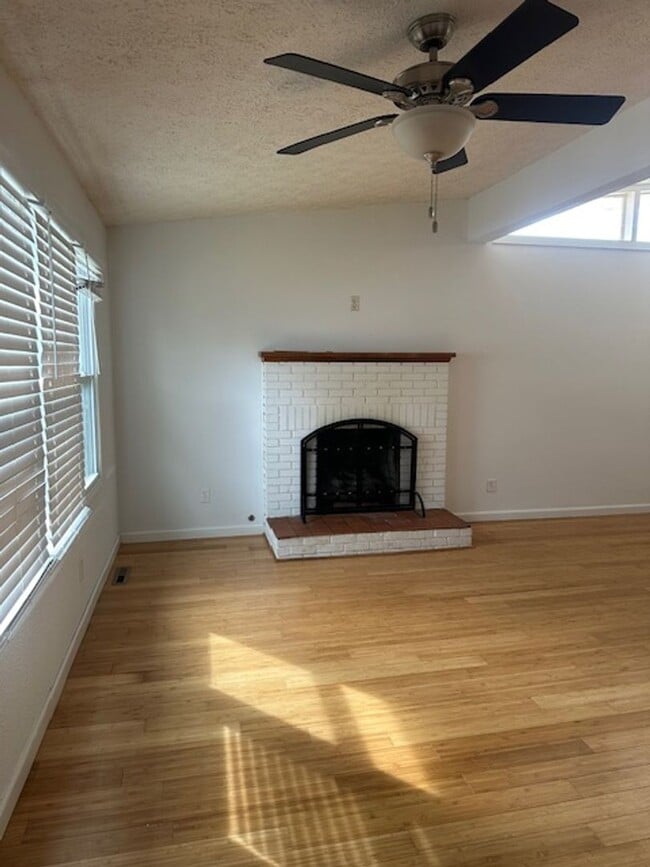 Foto del edificio - Updated Mid-Century Modern house in South Springfield