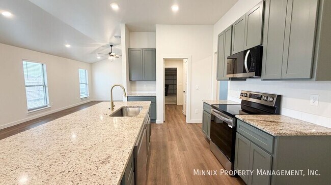 Building Photo - 2151 Langford Ave