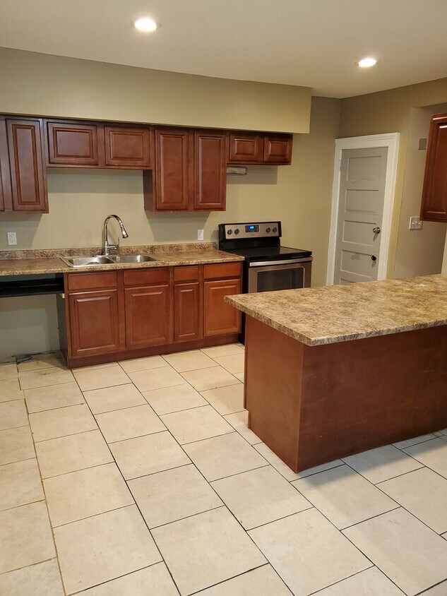 Kitchen - 76 Ridge St